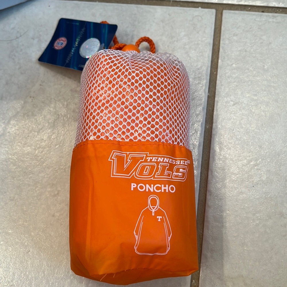 NWT Tennessee Vols poncho